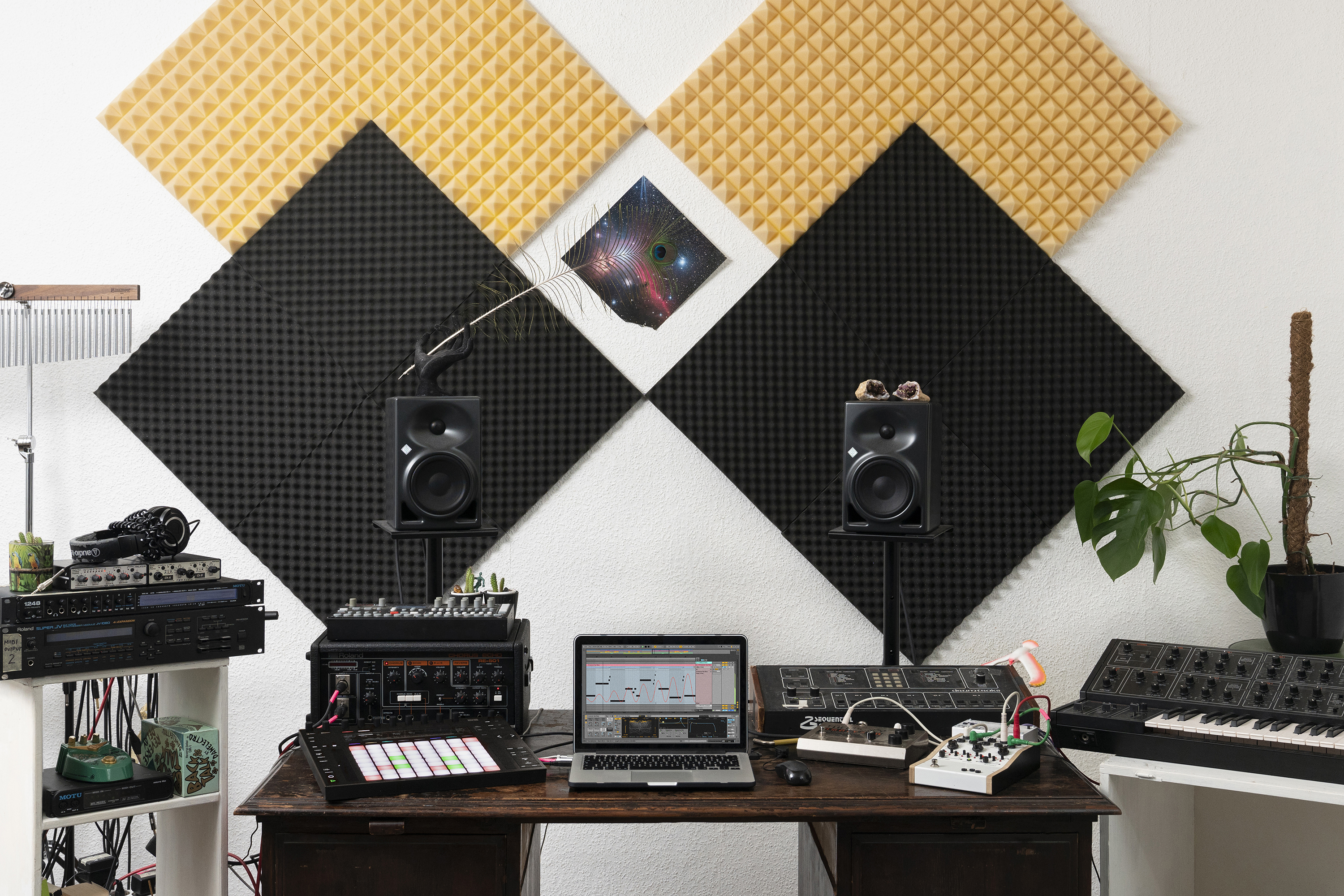 Setup a professional music production studio at home under ₹60,000
